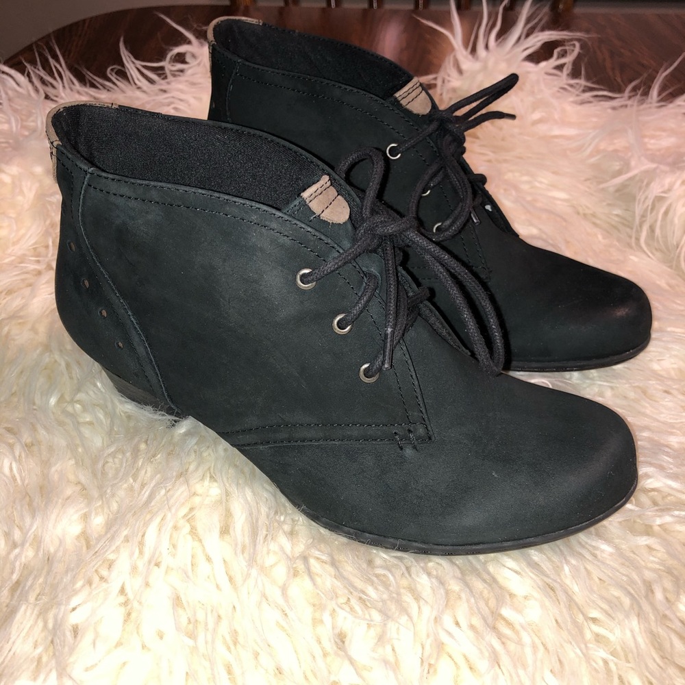 Cobb Hill ankle boots size 7.5 M